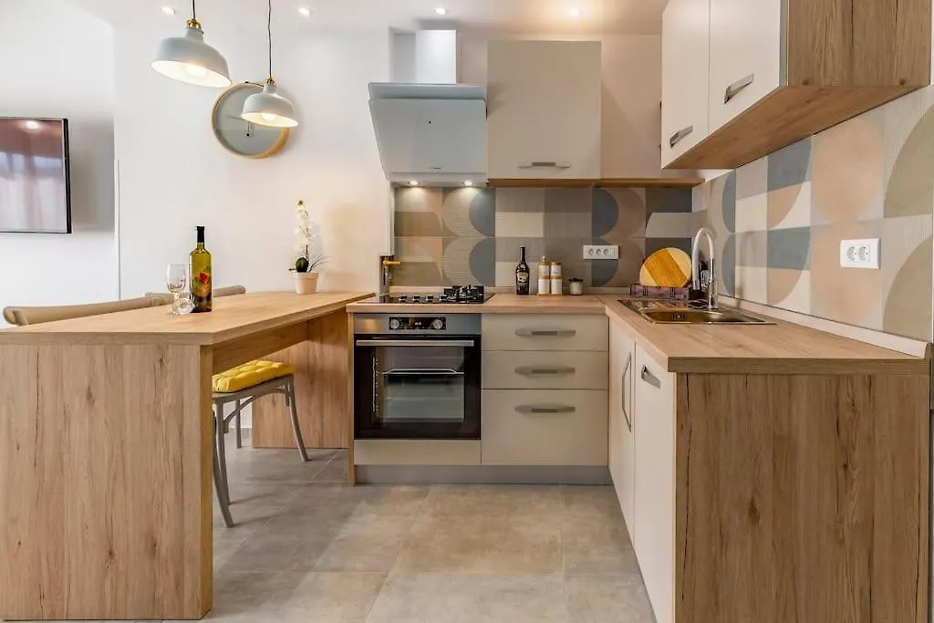 New Two Bedroom Apartment Maloni Πούλα