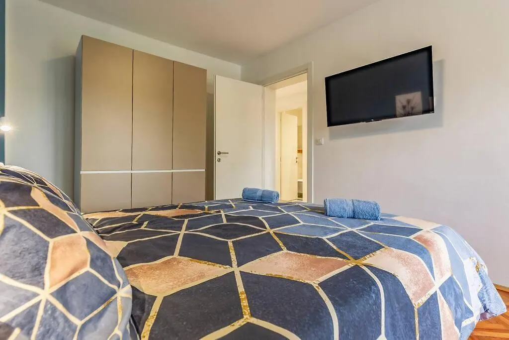 New Two Bedroom Apartment Maloni Pula Croatia